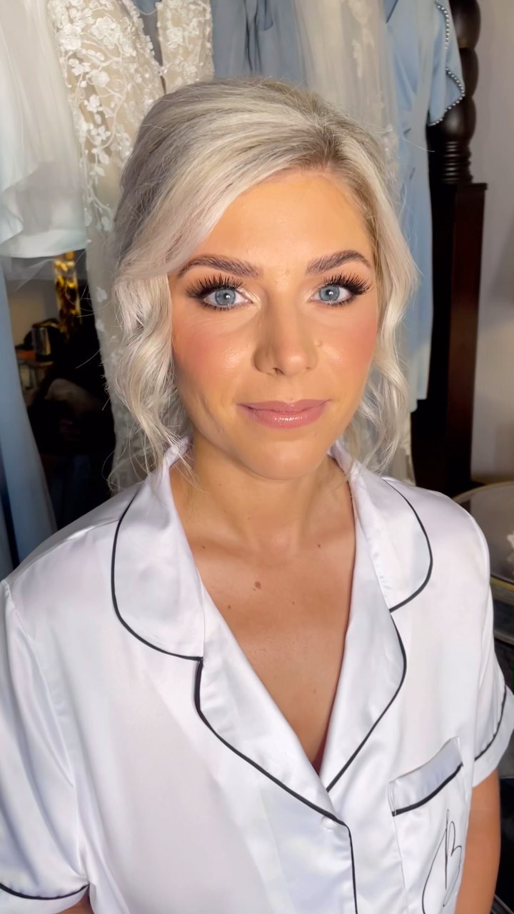 Stunning Bride Grita went for cool browns and champagne tones making her blue eyes really stand out ✨
HMUA @fayekenyonhairandmakeup
Venue @westonhall1
~ KEY PRODUCTS ~
@narsissist Radiant Longwear Foundation
@natashadenona glam palette
@makeupbymario master mattes palette
@salonsystem cluster lashes
@charlottetilbury dancefloor princess lipstick
#hairandmakeup #bridalmakeup #bridalmakeupartist #bridalhair #bridalhairstylist #makeupartist #hairstyle #softglam #bridalinspiration #bridalinspo #bride #bridesmaidshairandmakeup