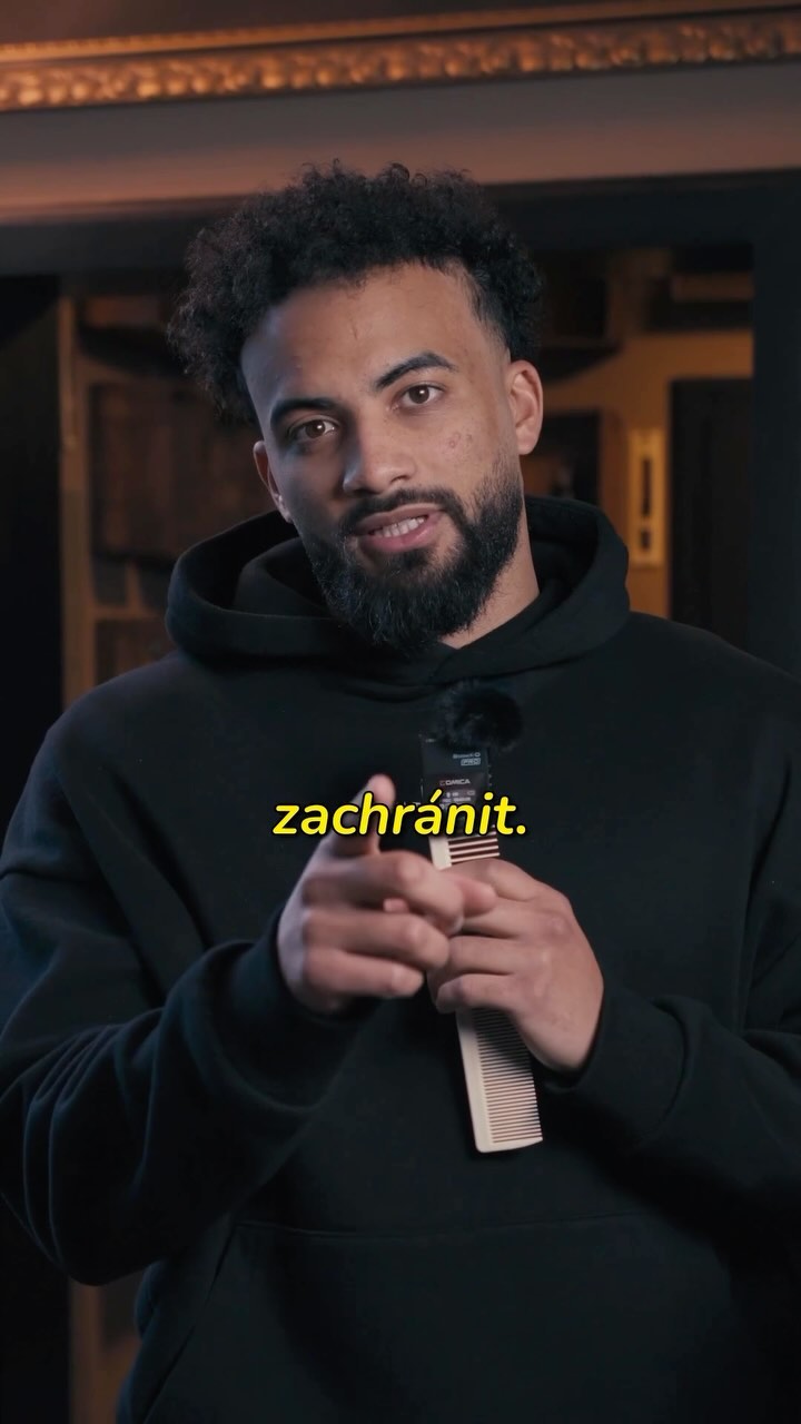 VYPADÁVÁNÍ VLASŮ ~ TIPY
1. Změna střihu - kratší boky ti zajistí optické zahuštění vrchních vlasů
2. Zahušťovací vlákna - spolehlivě zakryjí holá místa, dej ale pozor na výběr vhodné barvy
3. Matné produkty - texturizační pudry a clay aplikuj vždy na suché vlasy
Pro další tipy nás sleduj!