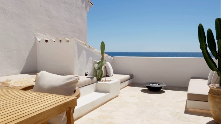 ✨Just Listed I Luxury 3 beds apartment
📍Puerto Banus - Marbella
Luxury penthouse - style apartment with expansive terrace and stunning mediterranean views in Puerto Banús. Location and views take centre stage in this smart apartment .
Lodged on the penultimate floor in the heart of Puerto Banús , it offers penthouse vibes with an expansive terrace, outdoor fireplace, and shower – all framing stunning views of the mediterranean and Puerto Banús’ marina.
Within walking distance to everything : luxury boutiques, the beach, the best restaurants, El Corte Ingles,...
One parking included.
Beds 3 I Bath 3 I Built 126 m2 I Terrace 49 m2 I 1.995.000€
More informations here 👇
https://www.signature-properties.es/properties/banus-4-apartment?utm_apartment_banus_awareness_oct24_spain&utm_source=facebook_facebook&utm_medium=social&utm_content=image_lalpagefollowers
Or whatsap me and we can visit it together 
0034 604 45 08 92