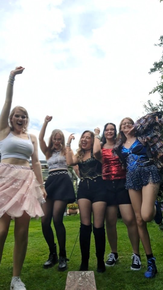 But with you I'd dance in a storm
In my best dress
Fearless 🫶🫶🫶
#hamburgn2 #erastour #erastouroutfit #erastourtaylorswift #erastourhamburg #bookstagrammgermany #bookiesupport #bookiesunited #bookaholic