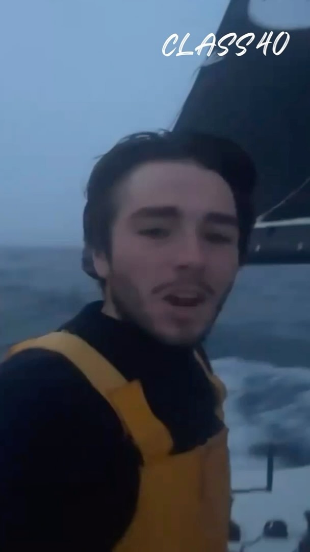 🌍 À terre, Patrick Isoard a vécu une arrivée chargée d’émotions en baie de New York, se classant en tête dans la catégorie vintage.
🌊En mer, le deuxième bateau vintage, accompagné des deux IMOCA et d’un Class40, poursuivent leurs routes en direction de New York. Entre froid, vent et calme plat, les bateaux approchent de la ligne d’arrivée.
🎥 Nefsea
#TheTransatCIC #TransatAnglaise #Sailing #Sail #Ocean #Boat #Voile #IMOCA #Class40 #Lorient #NewYork