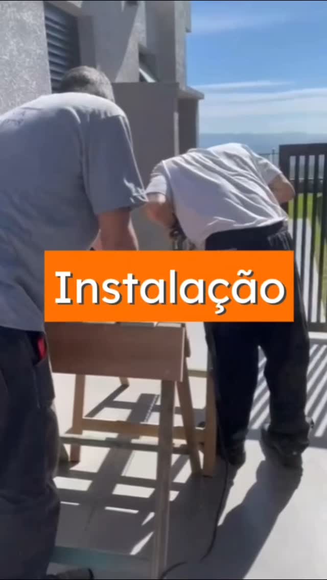 Mais do que móveis, entregamos cuidado.✨️
A instalação na casa do cliente é o momento em que todo o projeto ganha alma.
Cada peça é montada com carinho, cada detalhe é conferido com atenção.
Nosso time leva mais que móveis — levamos dedicação e o compromisso de fazer bem feito, do início ao fim, dedicado ao conforto de quem vai viver esse espaço todos os dias.
.
.
.
.
.
.
.
.
.
#marcenaria #instalação #montagem #cozinhasobmedida