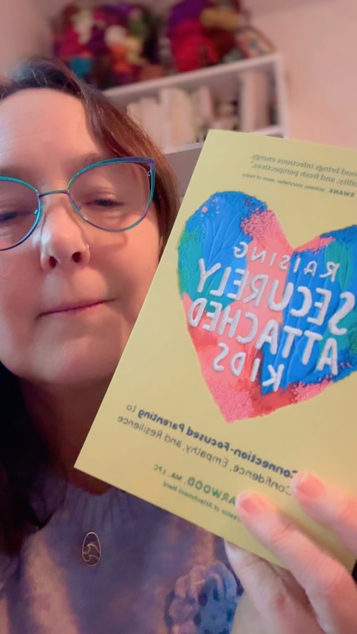 So grateful for this down to earth grounded honest book💗 it is backwards text for you all, but you get my drift! #raisingsecurelyattachedkids #attachmentnerd #familytherapy #registeredclinicalcounsellor #polyvagaltheoryintherapy #handstoheart #attachmenttheory