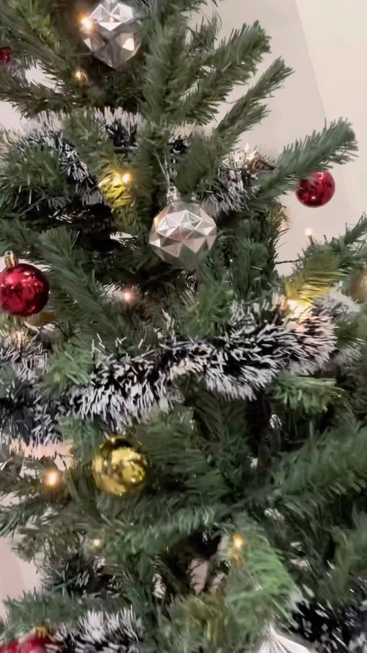 Il nostro ultimo assemblato è più colorato 🌈 dell’alberello di Natale. 🎄🎅🏽
-Ryzen 5 2600
-16GB RAM RGB
-AMD RX6600 8GB
-Alimentatore BS650 semi modulare
-Dissipatore iTek RGB
-MOBO Asrock Fatal1ty
-Case iTek Oxygen RGB