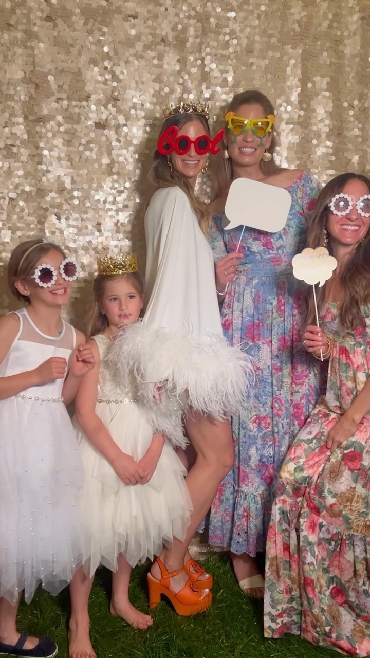 weekend vibes 🕺💃🏻
#summervibes #photobooth #photoboothlongisland #hamptonsparties #hamptonssummer