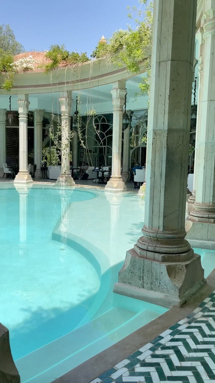 Un de ces rares coins de paradis où le temps s’efface, l’horloge s’arrête. My happy place in Marrakech où j’ai eu la chance d’officier 😍. Un endroit magique pour se marier ⭐️✨✨✨ ❤️❤️❤️
#wedding #mariage #ceremonielaique #officiant #officiantdeceremonie #officiante #weddingofficiant #celebrantinparis #bride #groom #weddingvenue #weddingceremony #ceremony #luxurywedding #weddinginfrance #love #marrakech #marrakechwedding