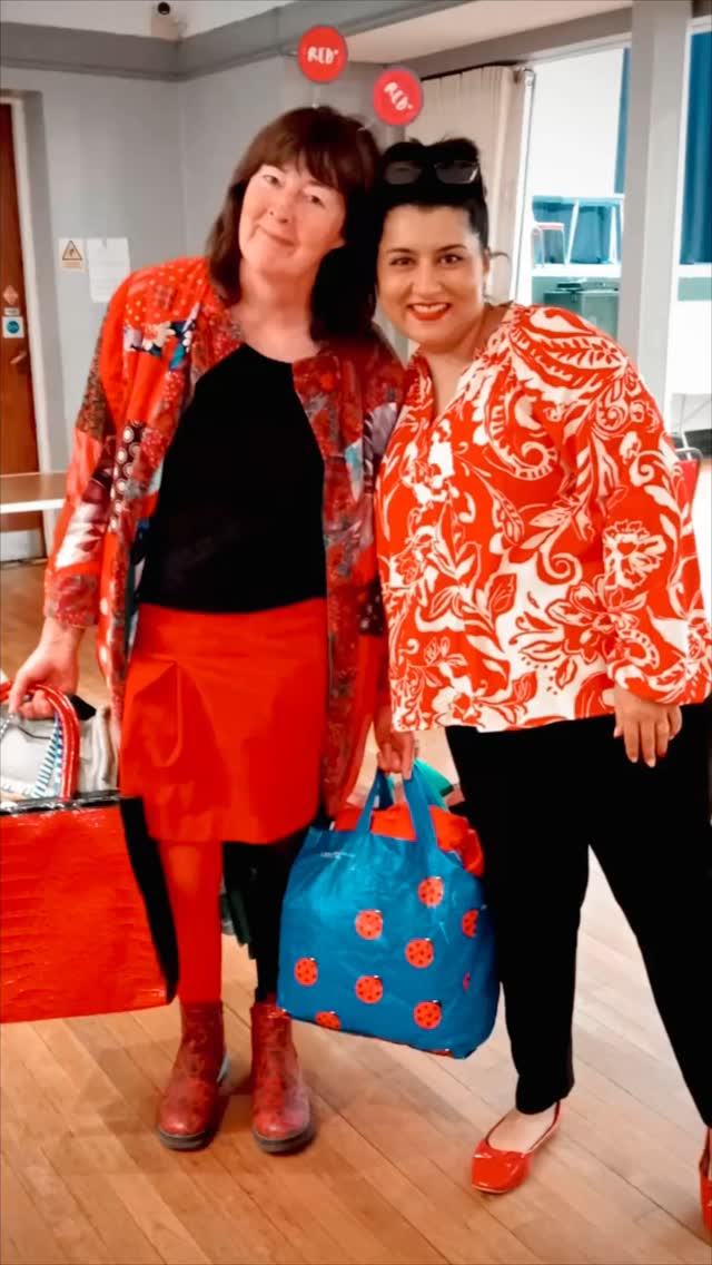 What an experience!!! Yvonne you are a legend I will remember and treasure for ever! Thank you so much. 🥰🥰🥰
Totally overwhelmed by the love in #Falkirk from all the children, schools, teachers, librarians and fellow creatives short-listed for the #redbookawards
Three days of fun, fun, fun! Great questions, dancing, rapping (Yvonne🤩) drawing, writing, films - truly awesome.
Great to meet and bond with @writerpolly @julian_sedgwick @mcmc69 and huge congratulations to worthy winner @ravenaguron
The sun shined too over the mystical Kelpies, truly, I couldn’t ask for a better way to celebrate the wonder of books. Thank you everyone involved for putting together an extraordinarily joyful event.
