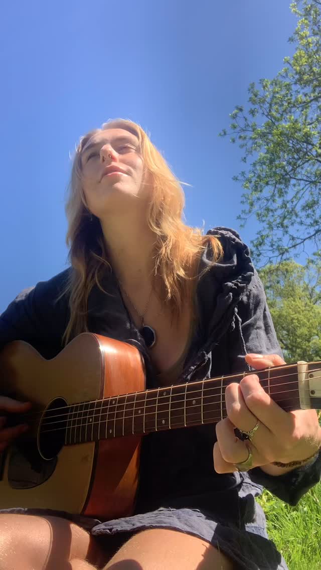 Singing with the birds! Grateful for this amazing sunny weather at home 🌸🌞🌙