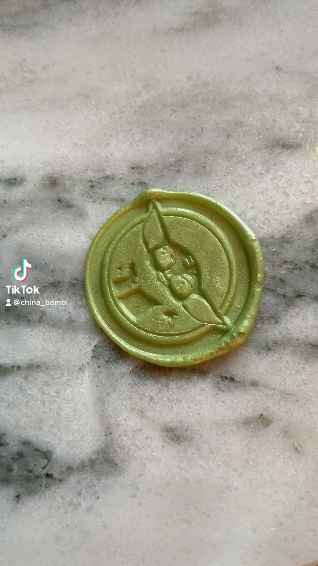 Who watched Boba.. I mean Mando this eve ๐๐๐ป๐
โขโขโข
#mandolorian #grogu #wax #waxseal #geek #starwars #maytheforcebewithyou #jedi #bobafett #reelitfeelit #cosplay #cosplayer #designer #craft