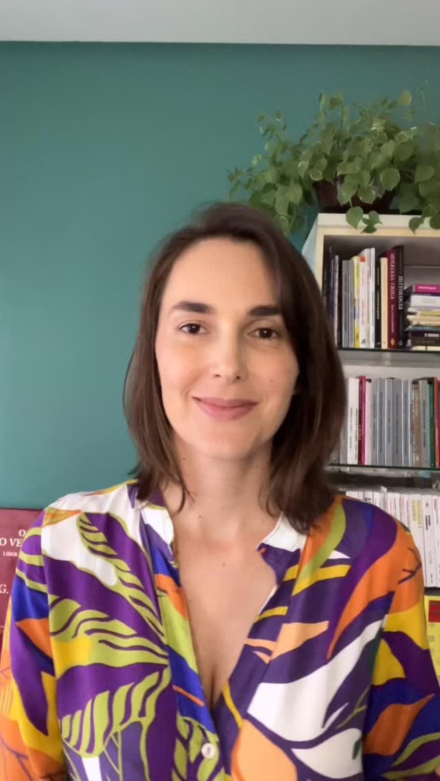 Para quem gosta de livros para colorir um vídeo especial.
Vocês sabem como atividades manuais produzem a sensação de bem estar, muitas pesquisa já comprovaram isso.
Você gostaria de ir além, quem sabe iniciar um processo de terapêutico que permite o uso das mãos para promover saúde mental e desenvolvimento pessoal. A arteterapia mediada por arteterapeuta poderá lhe proporcionar isso.
Rafaella Bourscheid
CRP07/17974
Psicóloga
Arteterapeuta
Terapeuta sexual
Analista Junguiana em formação
Site: www.rafaellabourscheid.com.br
#livrosparacolorir#arteterapia#saudemental