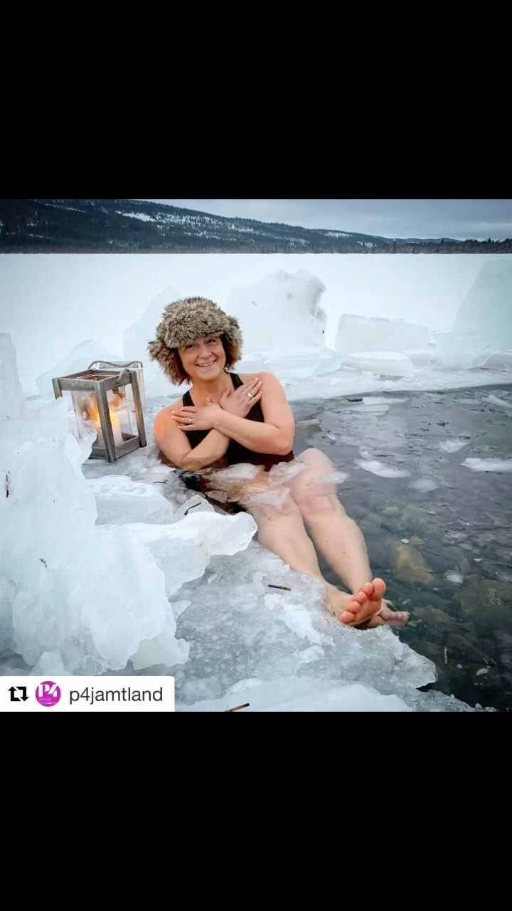 Throwback Thursday:
P4 Jämtland gjorde en intervju för 3 år sedan!!
Åh jag är lika glad i kallbad då som nu🙏❤️❄️❄️
#icebath #coldbath #sauna #wimhoff #destinationåre