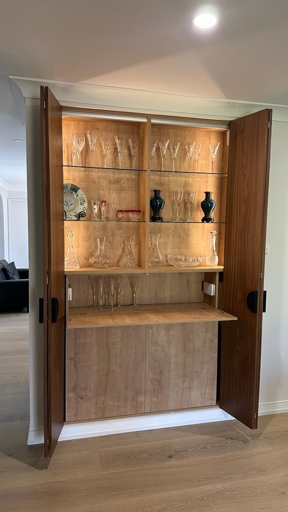 Living room cabinetry solutions by @thecabinetmakingco
#thecabinetmakingco #cabinetmaking #cabinetmaker #cabinetofcuriosities #drinkscabinet #homebar #aussieinteriors #australianinteriors #interiordesignaustralia #sydneyinteriors #sydneymums #parramatta #blacktown #macquariepark #sydneyhome #sydneyhomes #sydneyinteriordesign #chatswood #syndeybusiness #walnutwood #manlybeach #northernbeaches