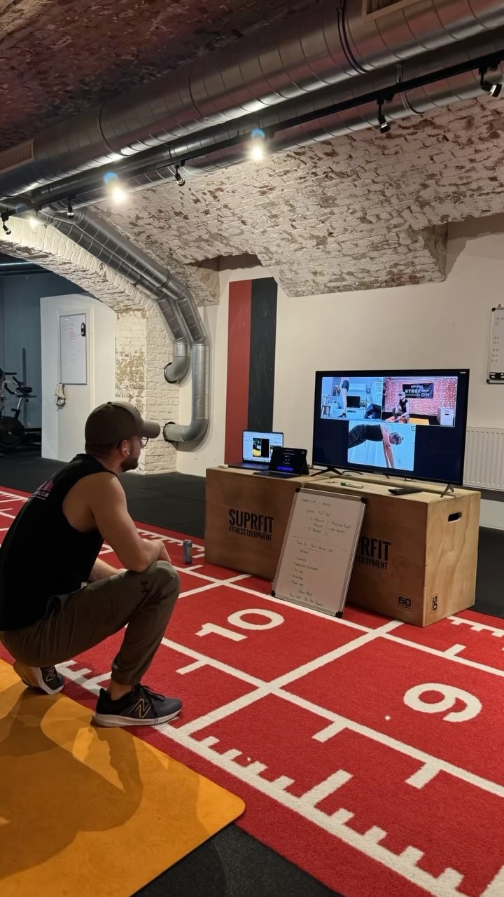 Kleiner Ausschnitt vom Onlinetraining gestern.
Eine kleine aber sehr fleißige Runde💪🔥👍
#hs_training #functionalfitness #functionaltraining #hybridtraining #personaltraining #run #neverstopcompeting #sportvienna #gesundeswien #onlinetraining #onlinefitness #onlinefitnesscoach