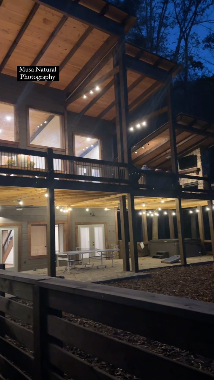 This amazing cabin in Blue Ridge Mountains @vaughnspringsblueridge was the production location for @profisikev @deusbeni and myself.
#blueridgemountains #airbnb #vrbo #lifestyleimages #lifestylephotographer #lifestylephotography #atlantaproduction #photography #videography #musicvideo #director