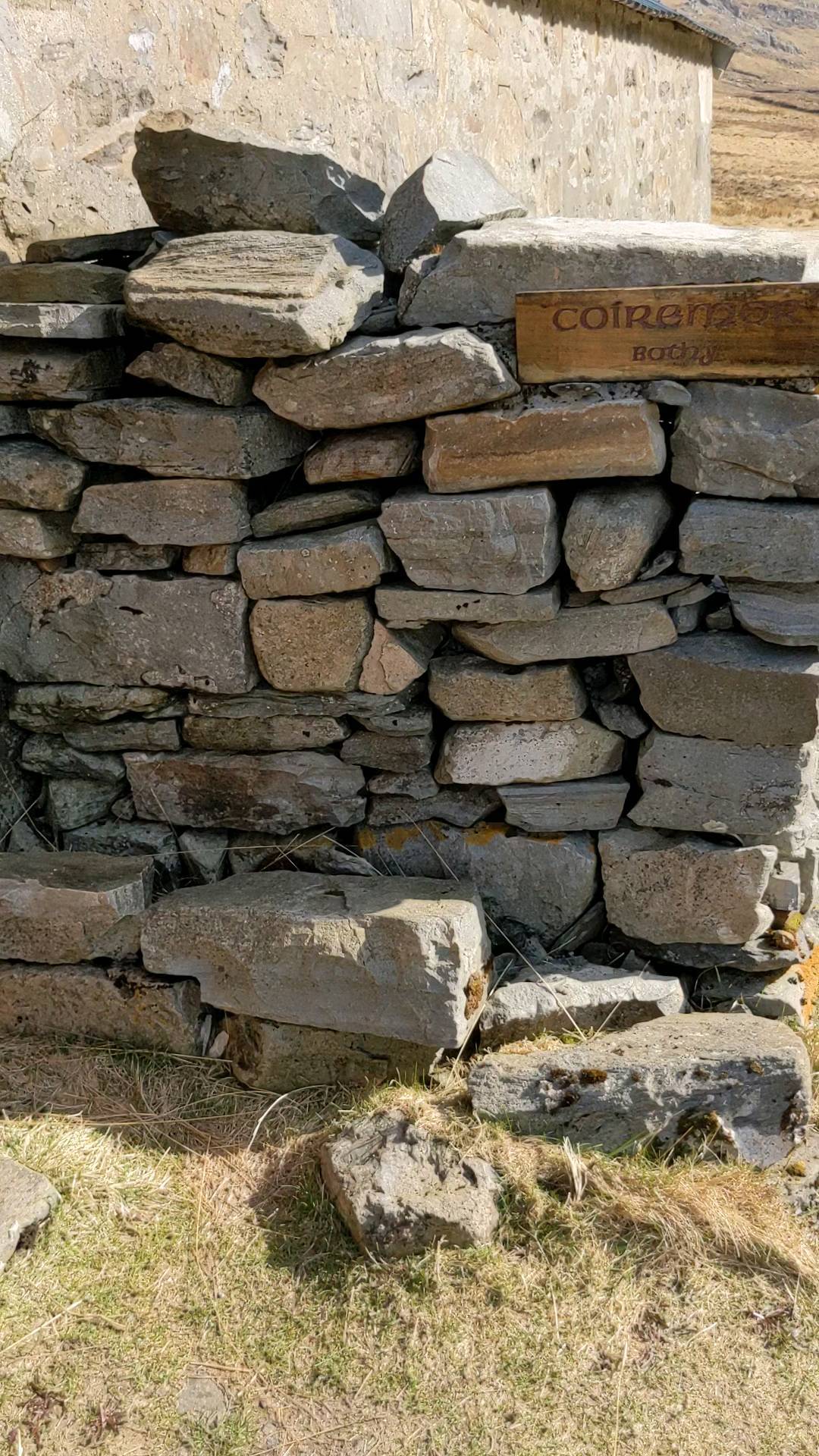 A quick nosey inside #coiremorbothy well one section of it at least...#geoffallan #bothybible #scottishbothybible #scottishbothywalks #bothylife #corriemulzieestate #mountainbothyassociation