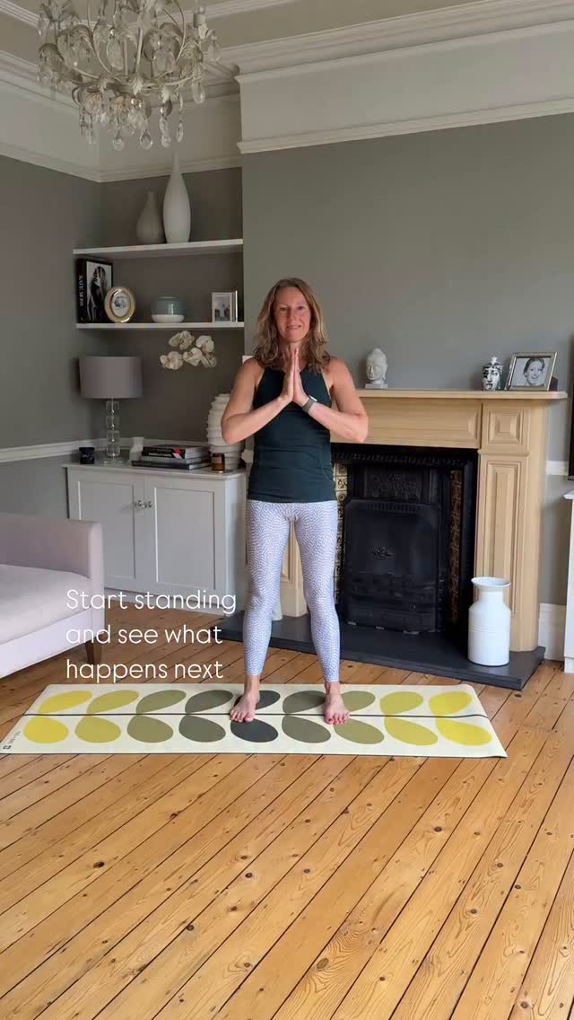 “To be a gentle mover in a swiftly spinning world.
To be present.
To extract the poetry.
To only entertain the real.
To listen.
To seek the genuine.
To stand inside of the stretch, the momentum, the tall discomfort of change, the knowing that you don’t need to rush the practice, or ever fake or force a thing.
To believe in rhythm and movement.
To trust…”
Victoria Erickson Writer
One of my favourite readings.
✨more weekend musings✨
Standing inside the stretch with
. Fire Hydrant- a challenging balance which engages the glutes, legs and builds focus and concentration. Have you tried? 👇
It’s hard to balance when not truly present. I will be posting some flows which explore warm ups for this posture. Keep a look out!
How do you plan to be fully present this weekend? 👇
I’m off for a long dog walk in nature!
@suzyreading @laurenupsidedownorsideways @allyatkinsfitness @libbystevenson.wellbeing
Gorgeous Mat from @yogi.bare
Code LORNAF15
#standinyourpower #creativeyoga #yogabalance #movementpractice #londonyogateacher #glutetraining #yogaforrunners #functionalyoga
