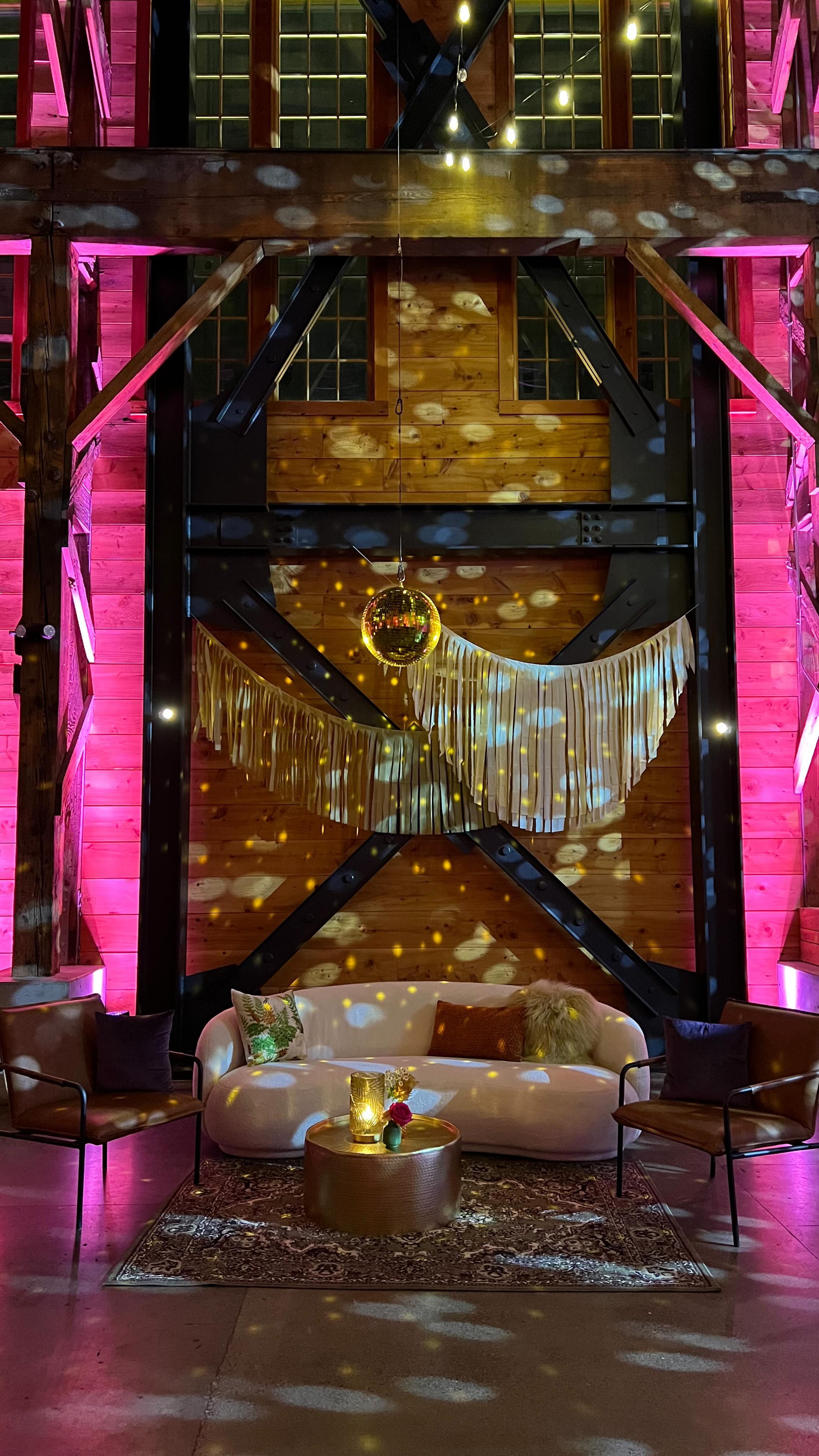 What a blast!! Thank you to all the lovely vendors who made the Redd open house such a fun night. We appreciate each and every one of you who joined us 🪩
Follow the link in our bio if you would like to learn more about hosting your event at The Redd 💫
Beverages: @booze_trucks
Catering: @kitchen_killa
Dessert: @hometohomebr
Dessert: @nicosicecream
DJ: @djcaseykay
Florist: @scarlet_blooms
Lighting: @greenlightpdx
Planner: @yourperfectbridesmaid
Photographer: @aprilburkhartphoto
Rentals: @ardeneventcollective