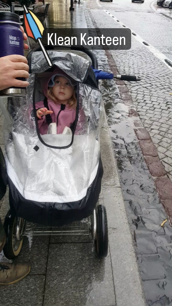 Pasukus gertuvės dangtelį, atsilenkia guminis šiaudelis. Patogu naudoti ir vaikams, ir suaugusiems.
Įvairių dydžių ir spalvų pasirinkimas.
Melynulis.lt