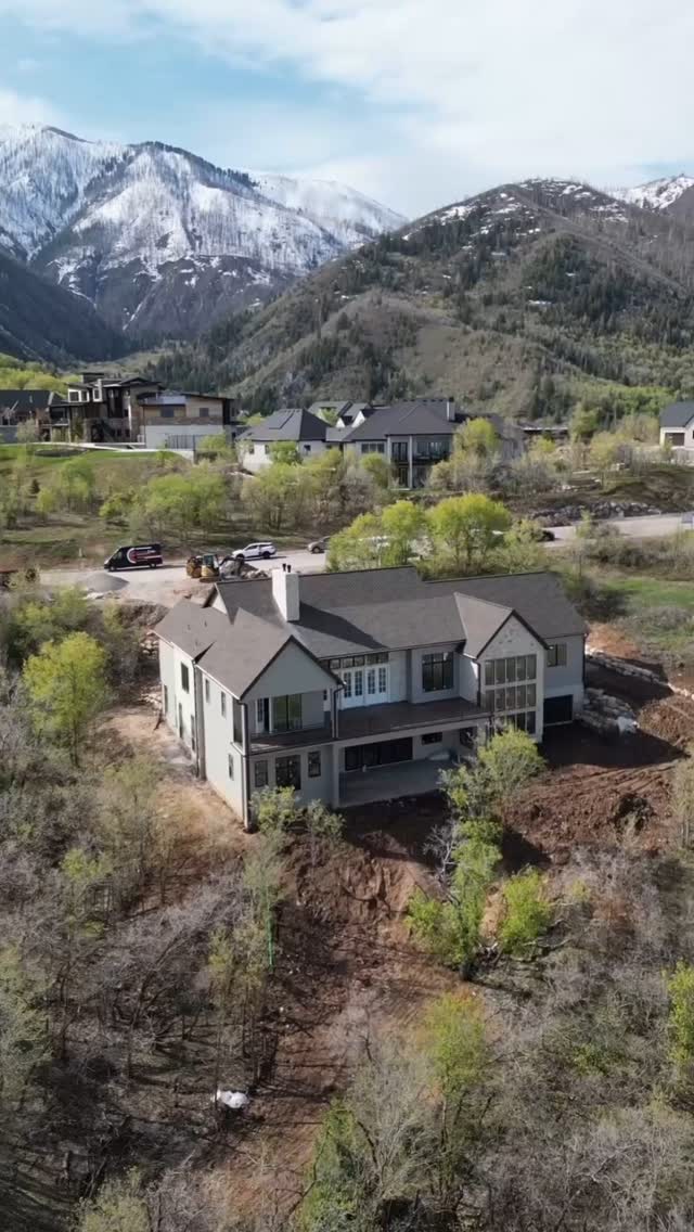 ✨**Parade Home Perfection — and it’s FOR SALE**✨
This year’s Woodland Hills Parade home isn’t just for show… it could actually be yours.
Nestled in the trees with insane mountain views, this custom build blends luxury craftsmanship with peaceful living. From the vaulted ceilings to the gourmet kitchen, every inch was designed to impress — and inspire.
You don’t just *tour* this home… you *feel* it. And now, you have the rare chance to own it.Ready to schedule a private showing before the rest of Utah sees it? 👀
DM me or comment “INFO” and I’ll send you the full details!
#ParadeOfHomes2025 #WoodlandHillsLiving #RedSignRealtor #UtahLuxuryRealEstate #ModernMountainHome #DreamHomeForSale #CustomBuild #RealEstateGoals