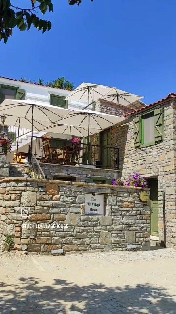 Türkiye’nin en büyük, en yeşil adası Gökçeada…
Gökçeada’nın (İmroz) doğal mimarisine uygun tasarladığımız, adanın eşsiz ruhunu odalarımıza yansıttığımız taş evi siz değerli dostlarımızla paylaşıyoruz.
Adada bulunan Rum köylerinin en yükseği olan Tepeköy’ün(Agridia) hemen girişinde, eşiz manzarası ile sakin, temiz, güvenli ve konforlu bir şekilde konaklayabileceğiniz, odalarınızın kendinize ait teraslarında, gündüz adanın tüm renkleri eşliğinde, gece en parlak yıldızların altında, unutamayacağınız anılarınızın olması dileğiyle.
Adanın kekik kokulu tepelerinde özgürce dolaşan keçi ve koyunları, en olmadık yerde karşımıza çıkan şapelleri, dağları, gürül gürül akan çeşmeleri, asırlık zeytin ağaçları, denize girilecek tertemiz koyları sizleri bekliyor.
***Direkt rezervasyonlarda %15 e varan indirimlerden yararlanabilirsiniz***
The Hill Village House
0532 600 6141
#tepeköy #tepeköygökçeada #agridia #gökçeada #çanakkale #tatilyerleri #tatilkeyfi #taşevler #island #holiday #travel #imroz #tepeköyçınaraltı #natural #village #naturalvillage #hillvillage #booking #bookingcom #otelz #trivago #tripadvisor #naturelphotography #odamax #ets