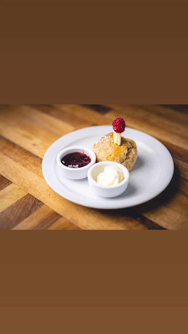 #smothies #mango #mixfruits #homemade #scones #togo #seat #allday #everyday #edinburgh #brunch #café #coffeedaily #visit @papii_cafe_edinburgh