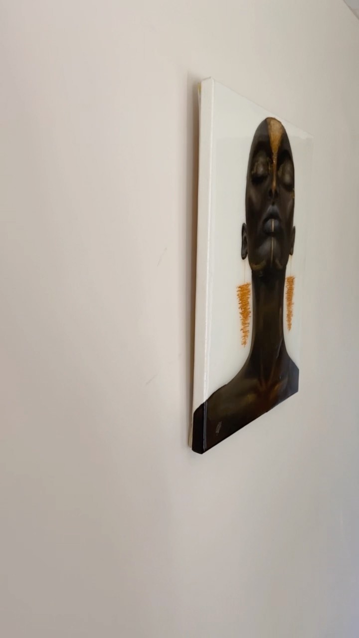 Oh so golden. This is ‘Rising’ which will be in my next exhibition with @cluster__contemporary next month!
#cluster2022 #clustercontemporary #clusterfamily #artwork #artforsale #exhibition #londonexhibition #comingsoon #blackwanart #tribalart #femaleportraiture