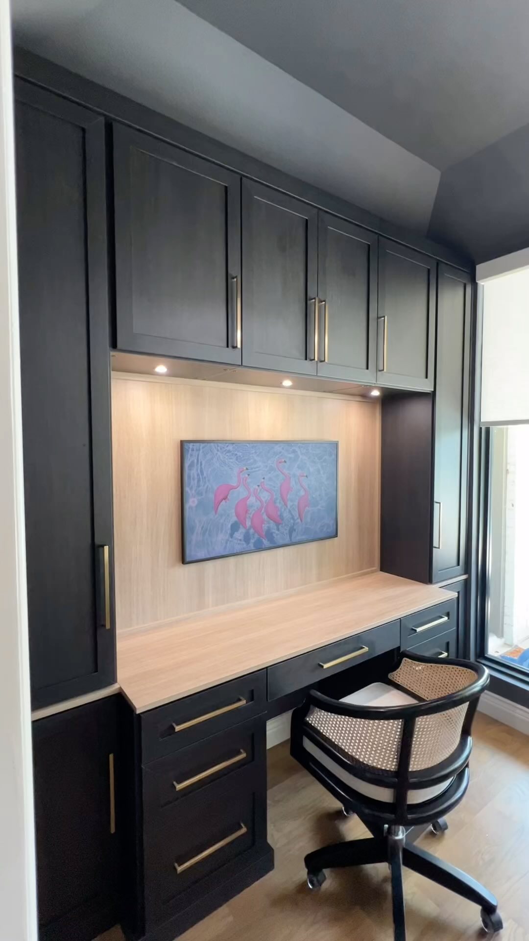 This office is 🔥🔥🔥! Freshly remodeled with @rhondaray22’s amazing design, this custom home office system was a dream to organize. So much functional storage, beautiful finishes, integrated lighting, stunning decor and multiple works zones makes this space more like a retreat than an office! So excited for this client to have this new work space to enjoy.