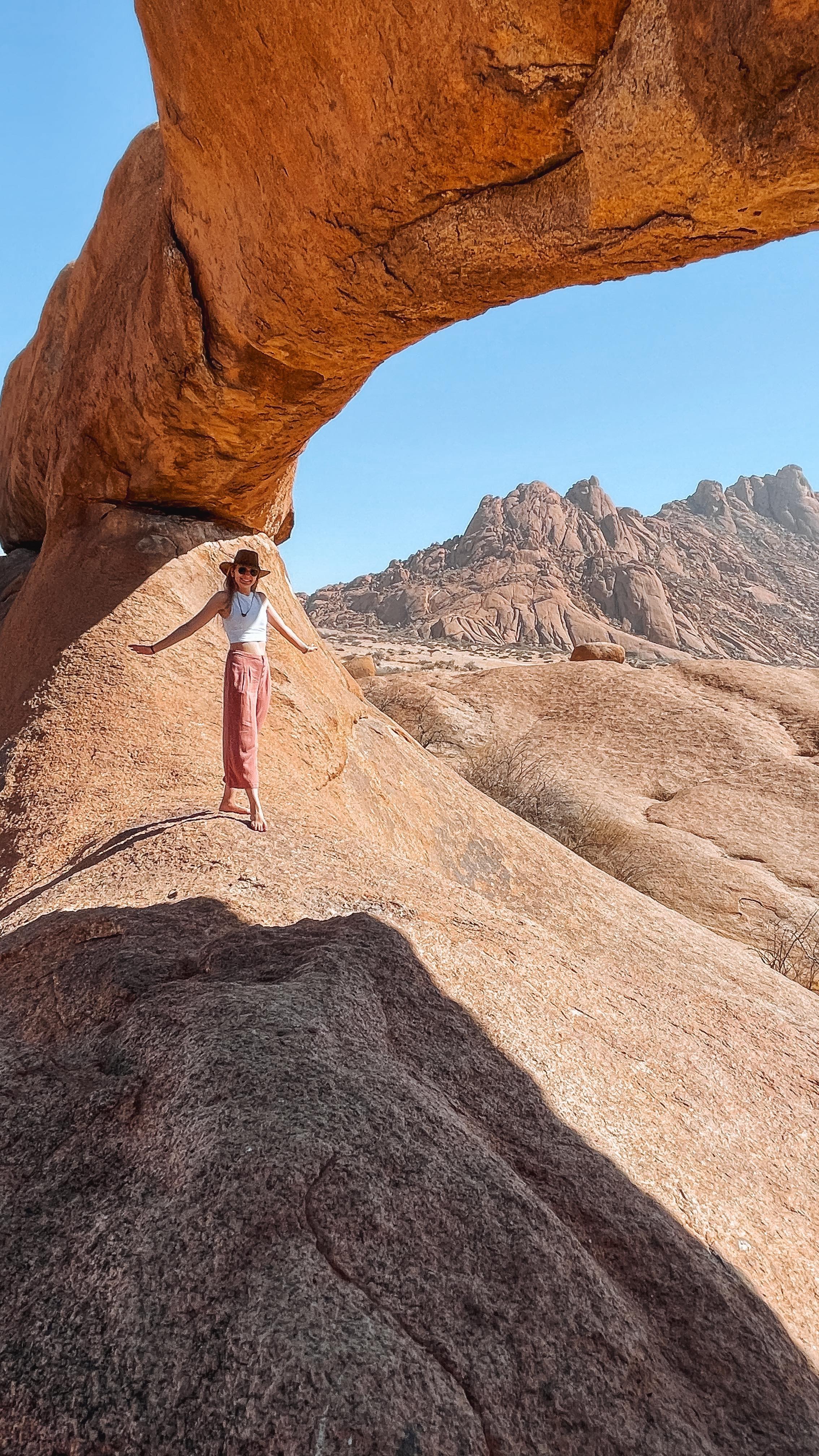 Damaraland/Kaokoveld trip 2023 🇳🇦🤍
Das war der Start unserer gemeinsamen Reise. Wir sind von Windhoek zur Spitzkoppe gefahren, haben unser camp aufgeschlagen und zum Abend essen gegrillt. Ein schöner Auftakt unserer Reise 😍
This was the start of our trip . We left Windhoek and drove to Spitzkoppe for the night. We set up our camp and braaied for dinner. Perfect start 😍