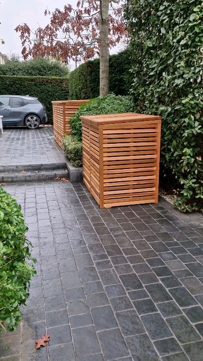 2 cedar slatted bin stores installed.
#binstore
#wooden
#garden
#londonfrontgarden
#London house
#landscapeindustryspecialists