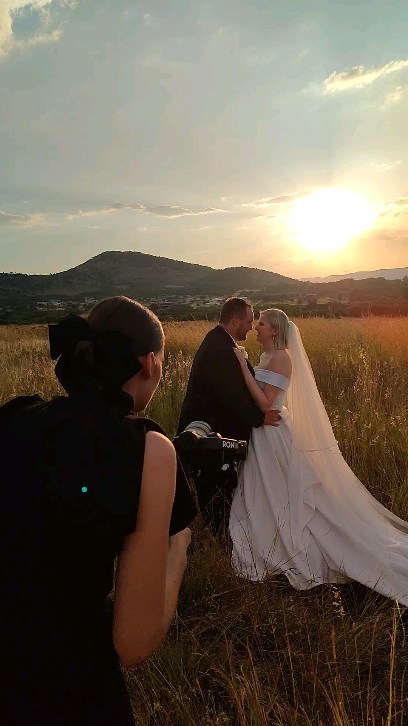 A beautiful sunset at @thebarnatredstone Beautiful Decor from @blom.bespoke a subtle summer breeze and a lot of of laughter.