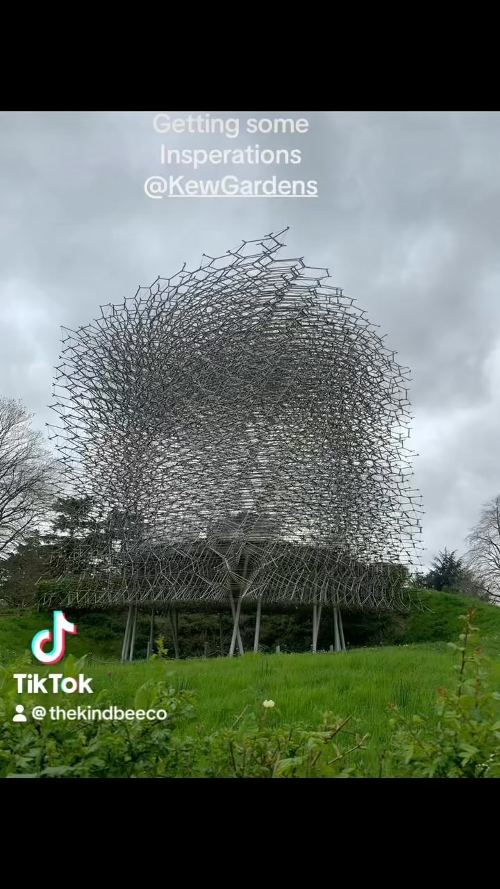 Lovely day at @kewgardens getting inspiration for the garden and flowers to feed the bees. #garden #flowers #kewgardens #london #beekeeper #bees #dayout #spring #blossom#springblooms #insperation