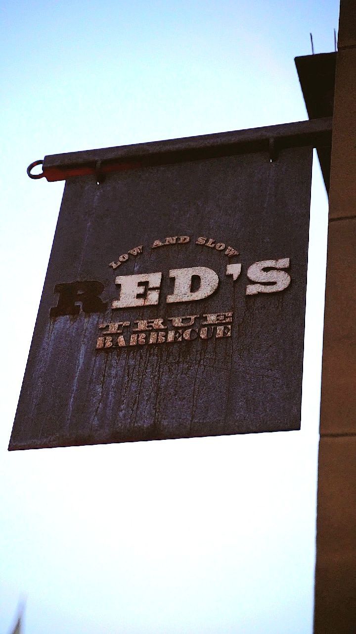 RESTAURANT 2/100: RED'S TRUE BARBEQUE 🍖🥩🥓
@redstruebbq is Nottingham's home of true barbeque. With a 4.3 rating on Google after over 2 thousand reviews, they must be doing something right so go ahead and see what all the fuss is about!
#restaurant #restaurantmarketing #restaurantowner #promovideo #nottingham #nottinghamfood #nottinghamtattoo