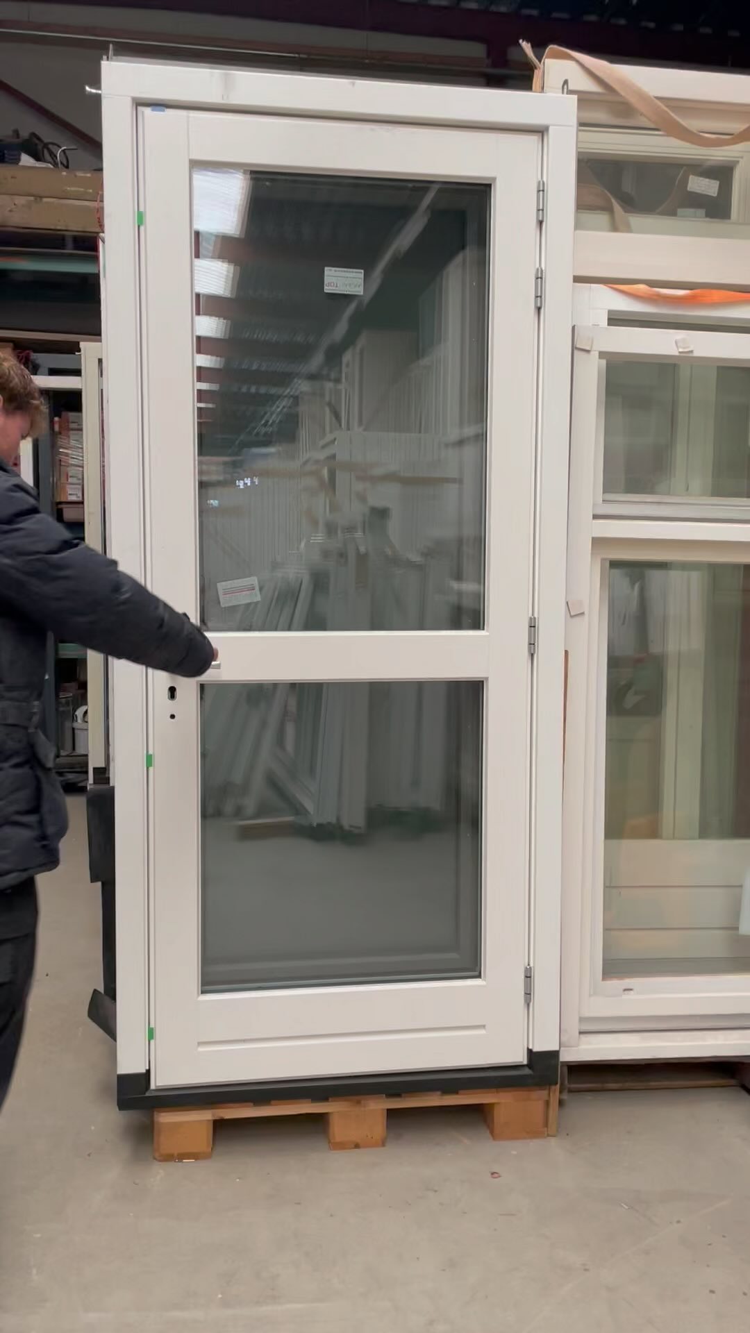 Grote voorraad met nieuwe, zo goed als nieuwe en gebruikte deuren (met de bijbehorende prijzen).
Ben jij op zoek naar een deuren? De kans is groot de er bij ons iets tussen staat. Kijk op onze website of stuur ons een berichtje voor de mogelijkheden.
#achterdeur #kozijn #woonkamerinspiratie #wonen #verbouwen #zelfbouw #huisbouwen🏡