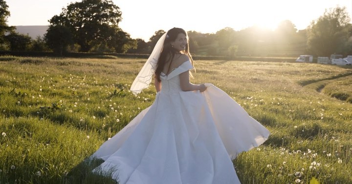 Hannah and Matthew // Abergavenny - Highlights Film
Hannah and Matt’s wedding at their private venue in Abergavenny last year.
Photographer // @harrymichaelphotography
MUA // @naomiemmanuellebeauty
Hair // @ruby.burnistonbridal
Band (day) // @brassjunkiesbrassband
Band (night) // @irockbanduk
Marquee // @countymarqueesltd
Ice Cream Cart // @rowlestonecourt
#wedding #weddingfilm #weddinginspiration #weddingday