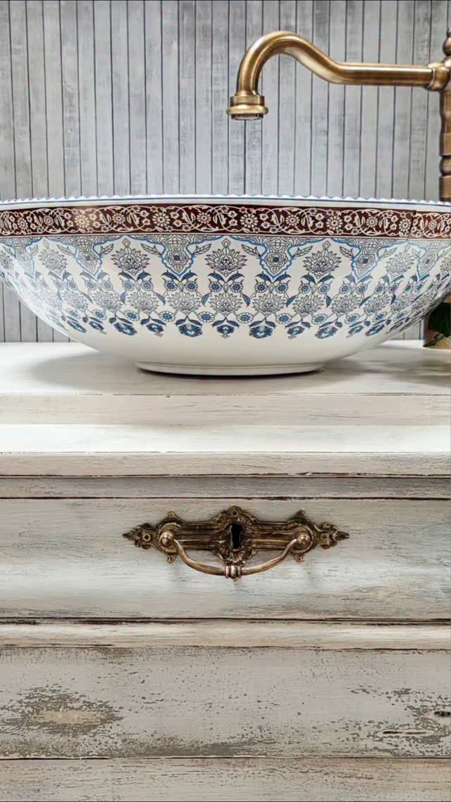 Wir waren wieder fleißig und es sind wieder viel antike Schmuckstücke fürs Badezimmer entstanden. Welcher gefällt euch am Besten?
Weitere Infos gibt es auf unserer Homepage landundliebe.com
#upcycling #farmhousestyle #landhaus #upcycled #upcycle #woodworking #wood #shabbyhome #shabbychic #cottagestyle #cottage #farmhouse #badezimmer #badezimmerdesign #bathroomdesign #bath #bathroomdesign #homesweethome