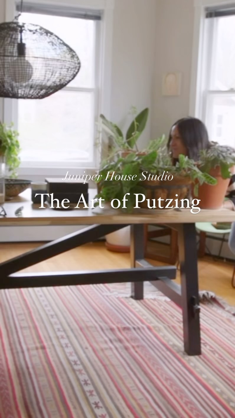 Does anyone else drive the ones they love crazy by the constant need to move furniture and things around the house? 😂🙋🏻♀️I have a very hard time sitting still at home and for some reason the counters are never clean enough. 🤪 please give me some advice on how to relax in the comments below, I clearly need it. 🤣
#interiordesignerathome #interiordesigner #baltimoreinteriordesigner #baltimoreinteriordesign #putzing