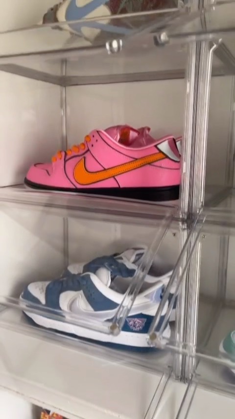 @marc_tottenham_2 protecting his is new sneakers in our 360° display boxes! 🙌🏻💎
#hypebeastkicks #thesolesupplier #offspringhqcommunity #snkrskickcheck #sneakerhead #footlockereu #sneakerreel #trendingreels #reeltrending #reeltime #reelsinstagram #reelitfeelit #smallbusiness #reelgood #reelsinsta #explore #reelsdaily #reelsinsta #instareels #reelsviral #reelstrending #reelstrend #reeltrends #sneakerevent #shoestorage #instock #displayboxes #nikesb
