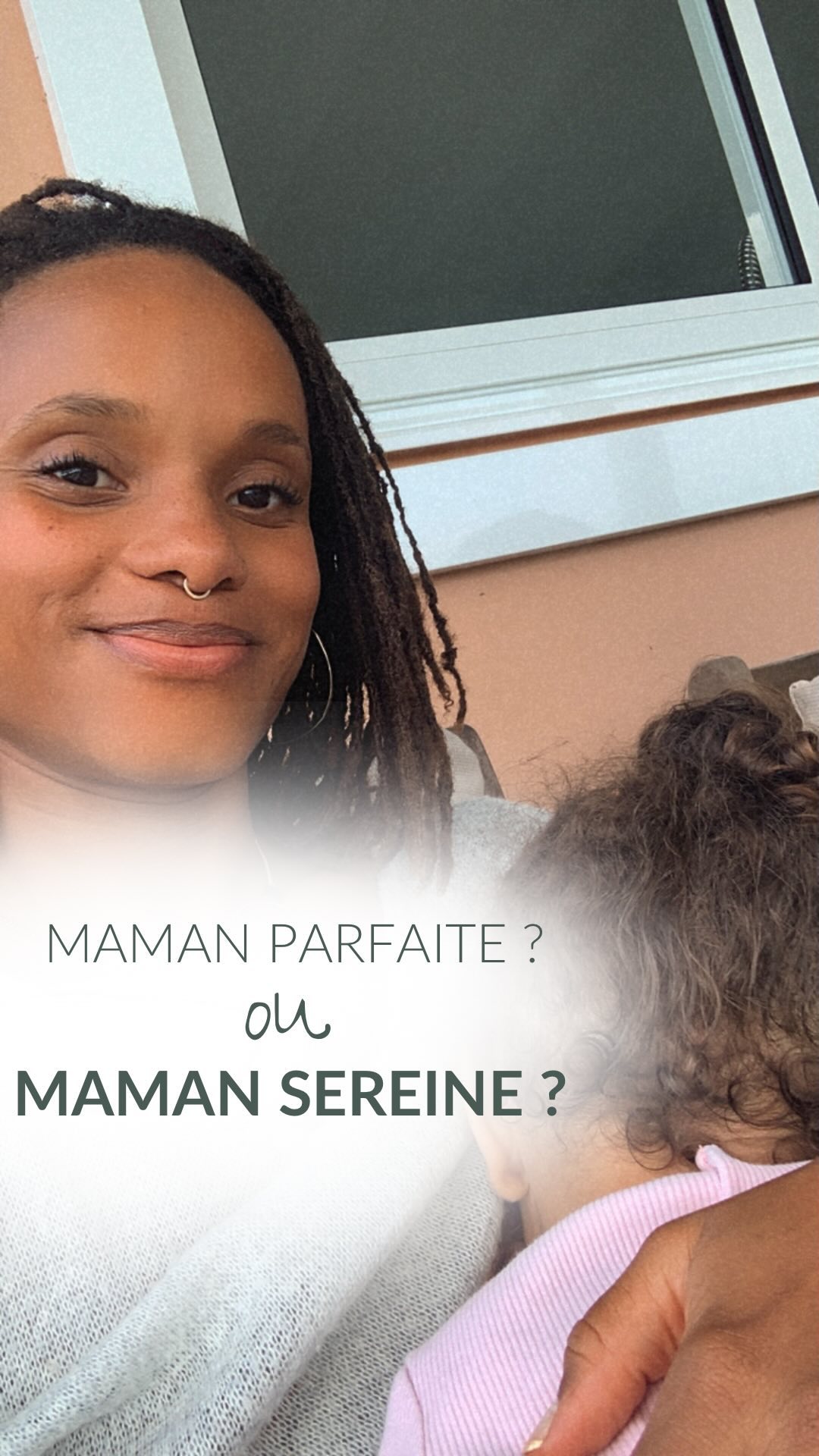 Toi aussi tu t’y accroches encore ?
😬
Une partie de toi rêve encore d’être « la maman parfaite »
Celle qui joue, rie, danse et chante avec son bébé,
lui cuisine tout maison, varié, équilibré, bio, sans sucre raffinés,
qui prépare de nouvelles activités chaque semaine,
organise des sorties régulièrement,
le tout dans le plus grand calme et la plus grande sérénité ?
Celle qui donne toute son énergie à son bébé et n’est pourtant
jamais fatiguée, jamais à bout, jamais frustrée ?!
🙃
Perso, j’essaie de + en + de m’autoriser à laisser aller ce mythe.
Et à être celle qui essaie d’abord de prendre soin d’elle,
même si elle y arrive pas toujours comme elle voudrait 🤷🏽♀️
celle qui dit à sa fille que « oui maman pleure parce qu’elle est à bout » 😩
celle qui parfois choisit de rester seule plutôt qu’avec sa fille 😳 pour se ressourcer…
Celle qui n’arrive pas à maintenir l’organisation des repas toutes les semaines, mais qui fait de son mieux…
😏
Parce qu’au final cette maman là,
c’est celle qui est la plus présente avec sa fille,
c’est elle qui est la plus patiente, la plus bienveillante,
la plus écoutée aussi (on se l’avoue !),
la plus capable de déclencher ces fous rires de bébé qui font fondre nos cœurs 🥰
Et finalement plus je laisse aller ce que je pensais définir une maman parfaite,
plus je deviens la maman sereine que j’ai toujours voulu être.
🎙️
Je lance une série d’épisodes dans lesquels on va parler de la maternité.
Et dans le premier de la série je reçois @ambrefrancaise qui est un de mes modèles de maman sereine…
Tu veux savoir son secret ? Ça sort demain !
Abonne toi au podcast « Un quotidien plus serein » sur (presque) toutes les plateformes 😉
__
Abonne toi à @sarah_te_coach pour réintégrer dès aujourd’hui la sérénité dans ton quotidien 😉
__
.
.
.
.
#vivreheureuse #femmeheureuse #femmeepanouie #mamanepanouie #mamansereine #equilibredevie #unevieequilibree #sereineetepanouie #vivremesreves #epanouissementfeminin #podcastepanouissement #podcastfemmespuissantes #bienetreinterieur #coachpourfemmes #coachepanouissement #coachserenite