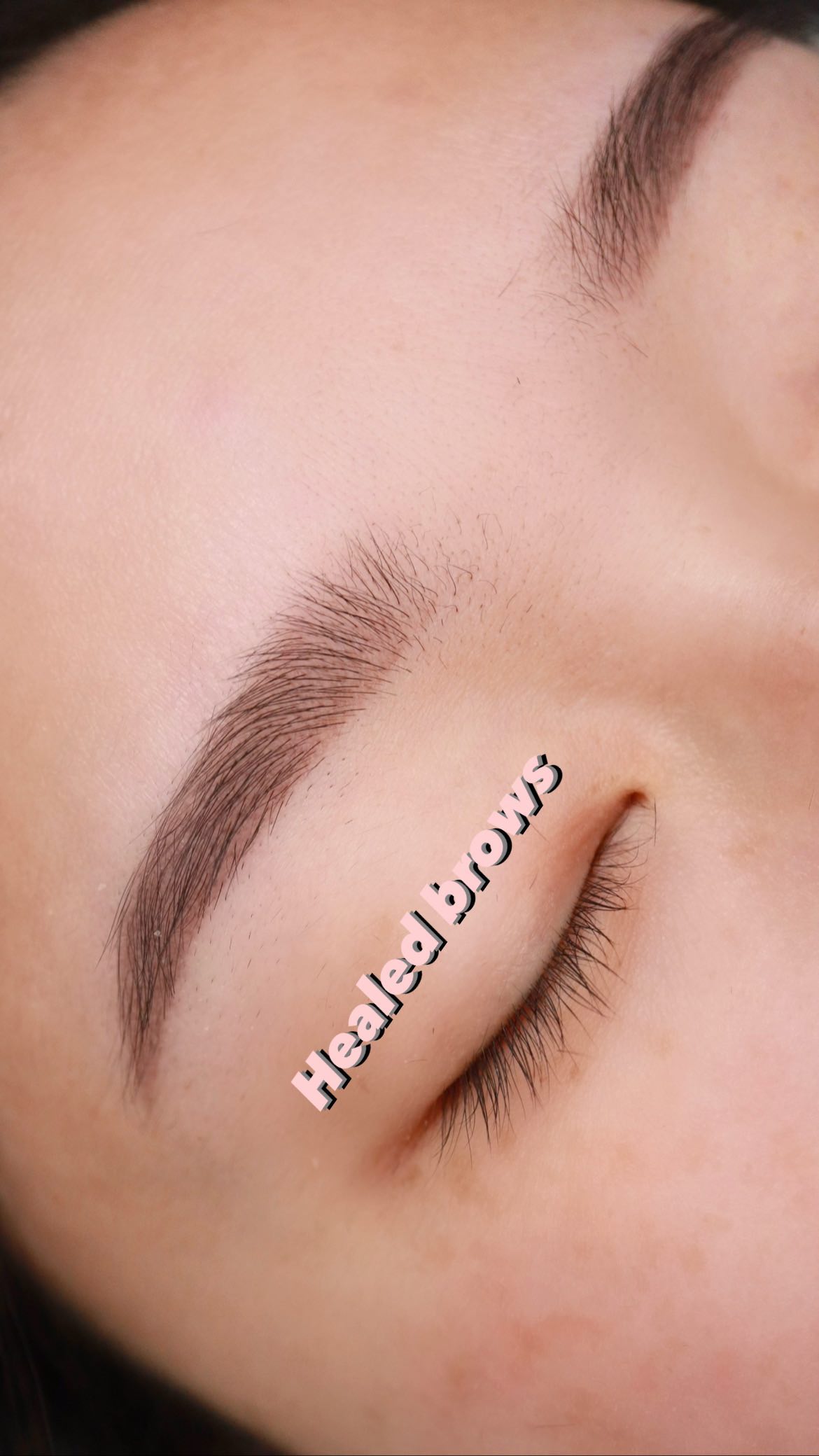 Although some clients do heal REALLY well with just the initial session, most others will require a touchup session to fix any patches, shape, etc. About 95% of my clients who come back for their touchup requests it a bit darker! butttt always go natural first, because itās easier to go darker later rather than the other way around š
š¤ Info & ONLINE BOOKING: www.vixcosmetictattoo.com
šBay Area (Burlingame)
š¤ Specializing in ombrĆ© powder brows.
ā¼ļøPrevious tattoo work needs to be approved first.
āā
INFO:
⢠Pain level: 3/10
⢠Duration of appointment: 2 hours
⢠Healing time varies but average 2 weeks
⢠Lasts: 1-3 years depending on skin type and lifestyle.