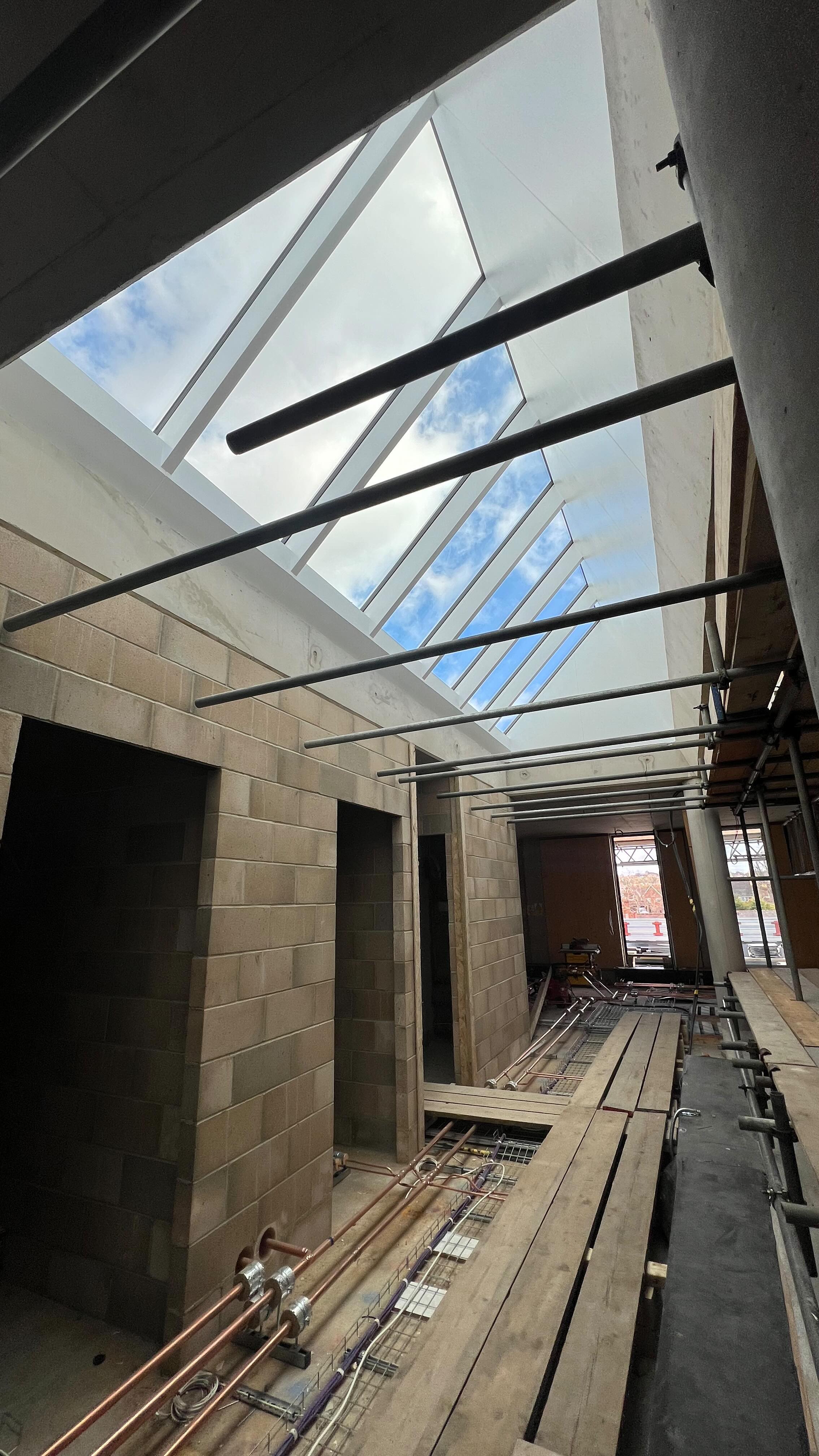 Vent, plant rooms, zinc facade, Atrium 2nd fix, & MEP progress at the Guildford Offices 🏢🏗️🚧🧱👷♀️🦺
.
.
.
#structure #architecture #construction #concrete #structuralengineering #civilengineer #photooftheday #formwork #building #architecture #engineering #scaffold #steel #concretelife #concreteconstruction #builder #formscaff #concreteformwork #CLT #MEP #facade #roofer