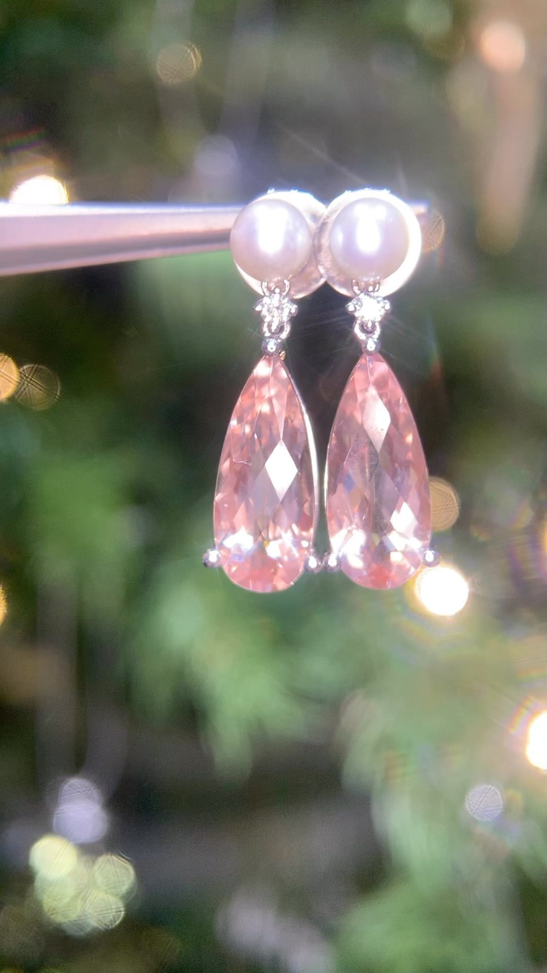 One day late - but better late than never!
Day 22 of our Advent Calendar of Jewellery & Gems showcases more pink gem jewellery.
The response to all the pink gems is previous posts has been amazing. So, while it has been a year for green gems, Christmas 2023 is definitely a Pink Christmas!
These gorgeous drop earrings have a freshwater cultured Pearl stud to the top, with a brilliant cut diamond between this and the lovely elongated pear shape Morganites with chequerboard face tying to the front for some extra sparkle.
Lovely Christmas party earrings or Wedding Day earrings if you are getting married in 2024!
DM us or call 0141 248 3037 - you better be quick though as we close today at 2pm.
#mundieandson #dropearrings #partyearrings #weddingday #weddingdayearrings #freshwaterculturedpearls #diamonds #morganite #chequerboardgemstone #glasgow #glasgowlife