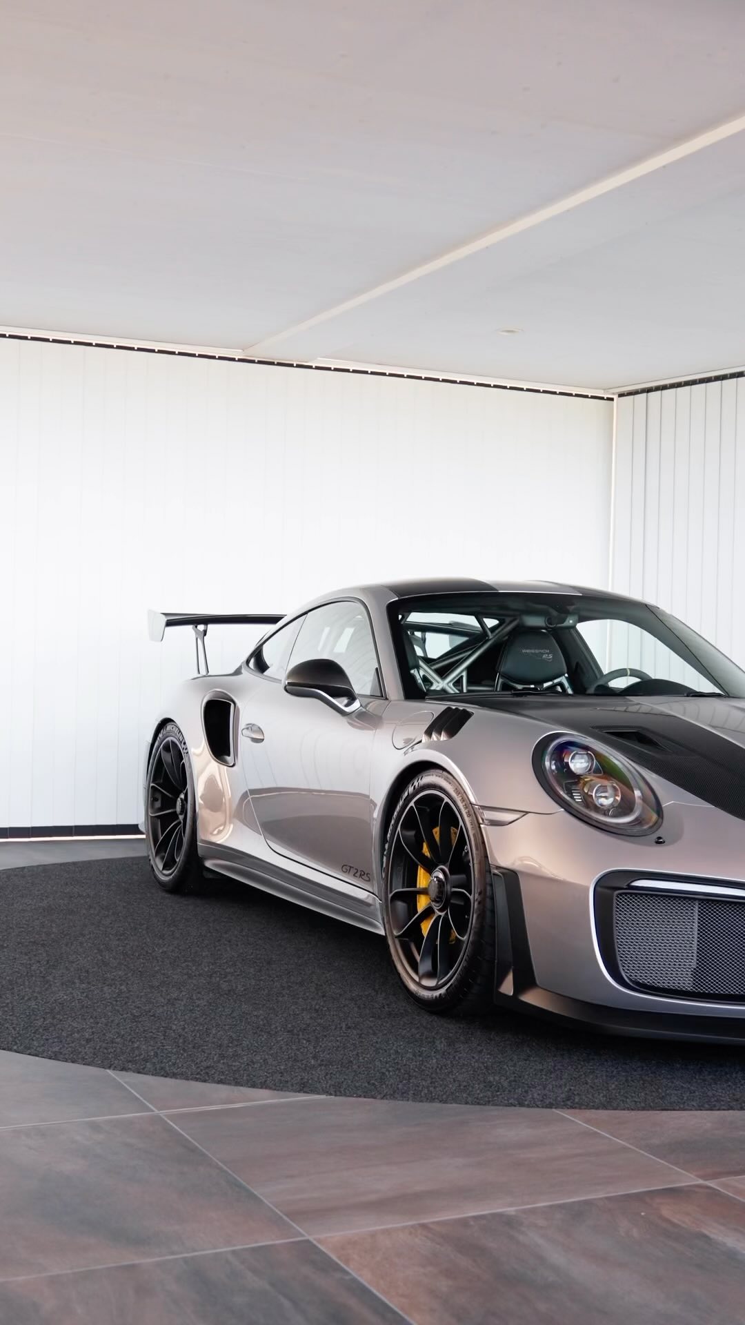 The Porsche 911 GT2 RS Weissach is a masterpiece of engineering. With a 700 horsepower 3.8-liter twin-turbo flat-six engine, it goes from 0-60 mph in just 2.8 seconds. The Weissach package reduces weight through the use of carbon fiber and magnesium, leading to even more impressive performance. A perfect blend of lightness, speed, and design – a true dream for any car enthusiast. 🏁 #Porsche #GT2RS #Weissach #Supercar #Performance #CarLovers #Switzerland #Zurich #Porscheclub