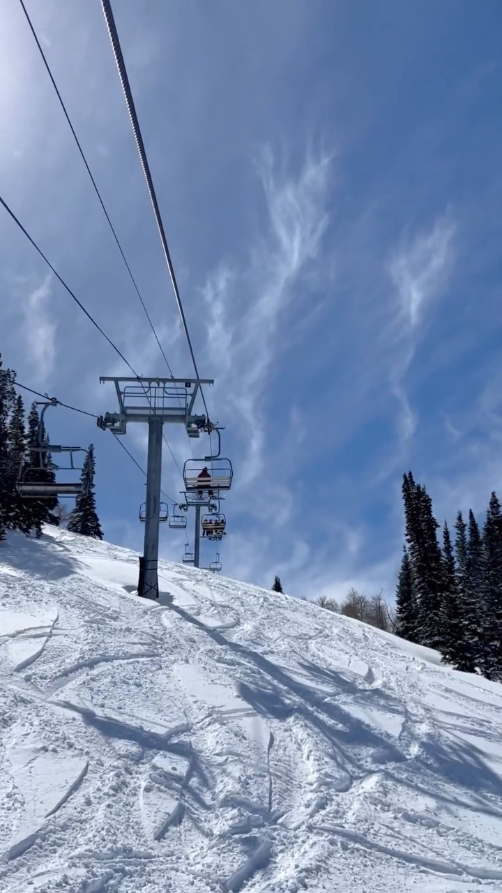 Such an epic day day of riding today!! ❄️💎Second day of spring, 13” of freshies, blue skies, babes & sunshine!! 🌞🦅 I can’t think of a single way that today could have been better. 💚
Very special thank you to my gal, @summerhaze108yoga who not only hooked it up with a free pass but also stepped in when I forgot…. pretty much all my gear!!🤪 it’s almost like I forgot how to snowboard. 🤫This is why you surround yourself by good people. They pick you up when you fall down. 💚🙏🏽
My heart is full!!
#springriding #sistershred #sistershredday #springinutah #sisterlove #snowboardutah #heartfull
