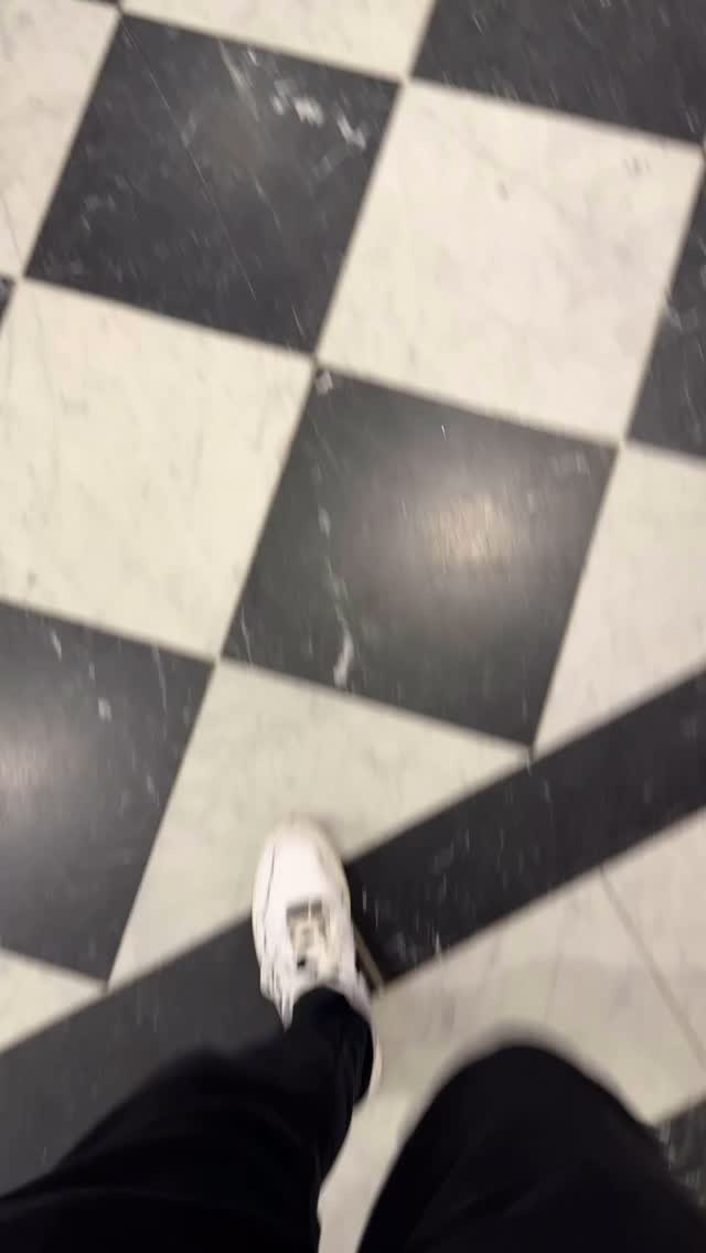 “Unvergessliche Momente garantiert! 🥳
Unsere Fotobox ist der Star jeder Feier – und mit diesem einzigartigen Hintergrund wird jedes Bild zum echten Hingucker!
Die Gäste hatten sichtlich Spaß beim Posen, Lachen und Kreativsein – ob mit lustigen Accessoires oder einfach im besten Outfit.
Der auffällige Hintergrund sorgt nicht nur für stylische Fotos, sondern macht jedes Bild sofort Insta-ready. So wird jede Veranstaltung zur bleibenden Erinnerung!”
#fotoboxmieten #eventhighlight #partyspaß #fotoboxmomente #hochzeit2025 #promnight