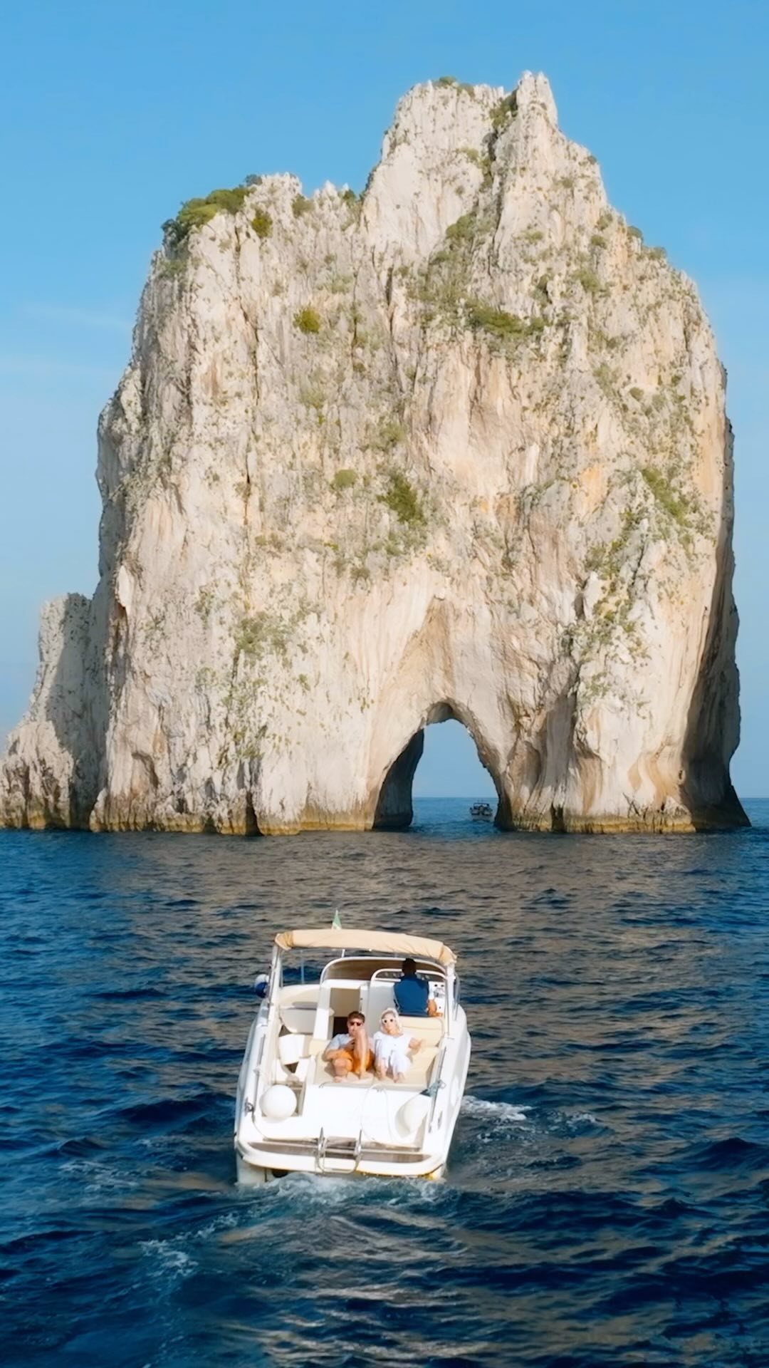 🇮🇹
Gotta love Capri, Italy.
Shoutout to @tiffencompany filters for keeping Mavic 3 Cine shots perfectly exposed 🙏🏼
•
#Capri #Italia #Italy #Amalficoast #dronegear #tiffen #dronelife #honeymoon #dji #wonderful_places #beautifuldestinations #travel #europe