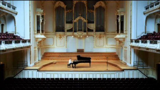 Happy #worldpianoday ! I am celebrating this special day with the 1st Movement of my 1st Piano Sonata in E Minor, Op. 5 - please enjoy the full version on YT or your favorite streaming platform!
.
#classicalpianist #classicalpiano #pianist #pianists #pianistsofinstagram #piano #pianoart #pianoday #pianolovers #pianoplayer #pianoplayers #pianosolo #pianotime #talentedmusicians