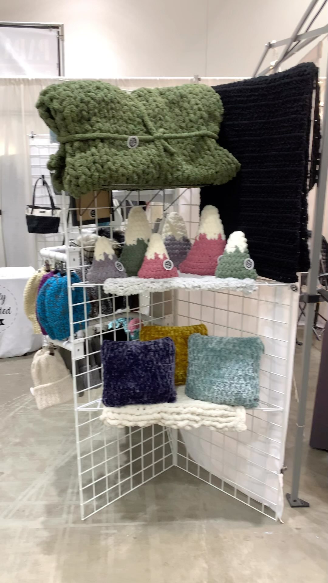 I know I’ve been MIA for a while now. 😬Mostly it’s been because I’ve been trying to get ready for this market!
.
If you’re in the Spokane area, come out to the fairgrounds this weekend to see me!
Fri - 10a-7p
Sat - 10a-6p
Sun - 10a-4p
#craftilyconcocted #spokane #spokanewashington #marketdisplay #craftshowdisplay