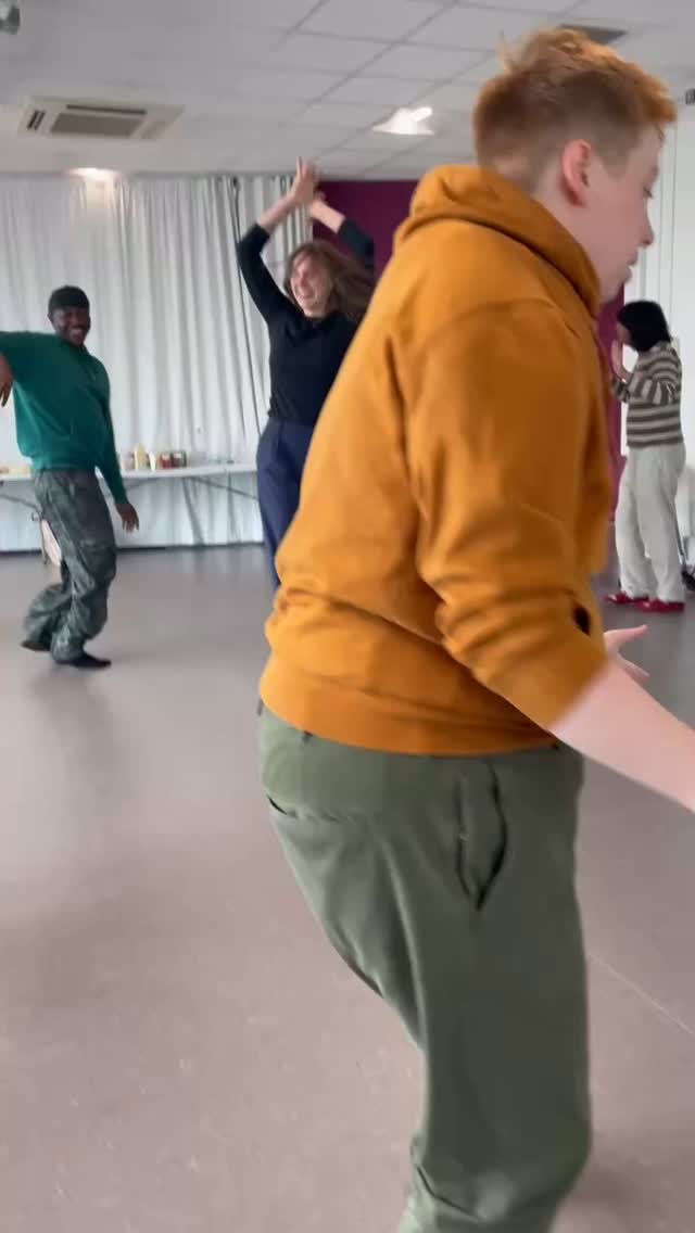 Lots of laughter during @thebodyhotel’s last Saturday workshop featuring the theme of Letting it All Out! We focused on the importance of receiving and offering to others, and how to encounter and let go. Thank you to the participants for this energising session! Next one is on 9th August.
#selfcare #dancemovementtherapy #therapeuticdance #wellbeing #dance #community @glittercymru #bodyconcierge #artsinhealth