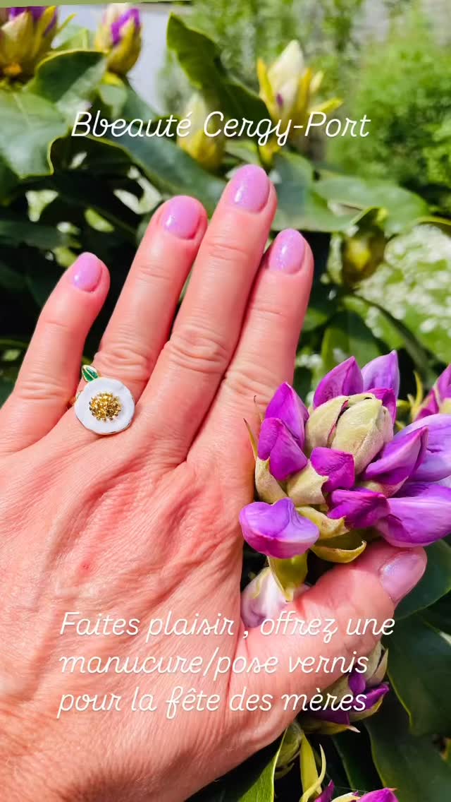 #bbeauté #esthétique #institut #coffretscadeaux #fetesdesmeres #beauté #vernis #fleur