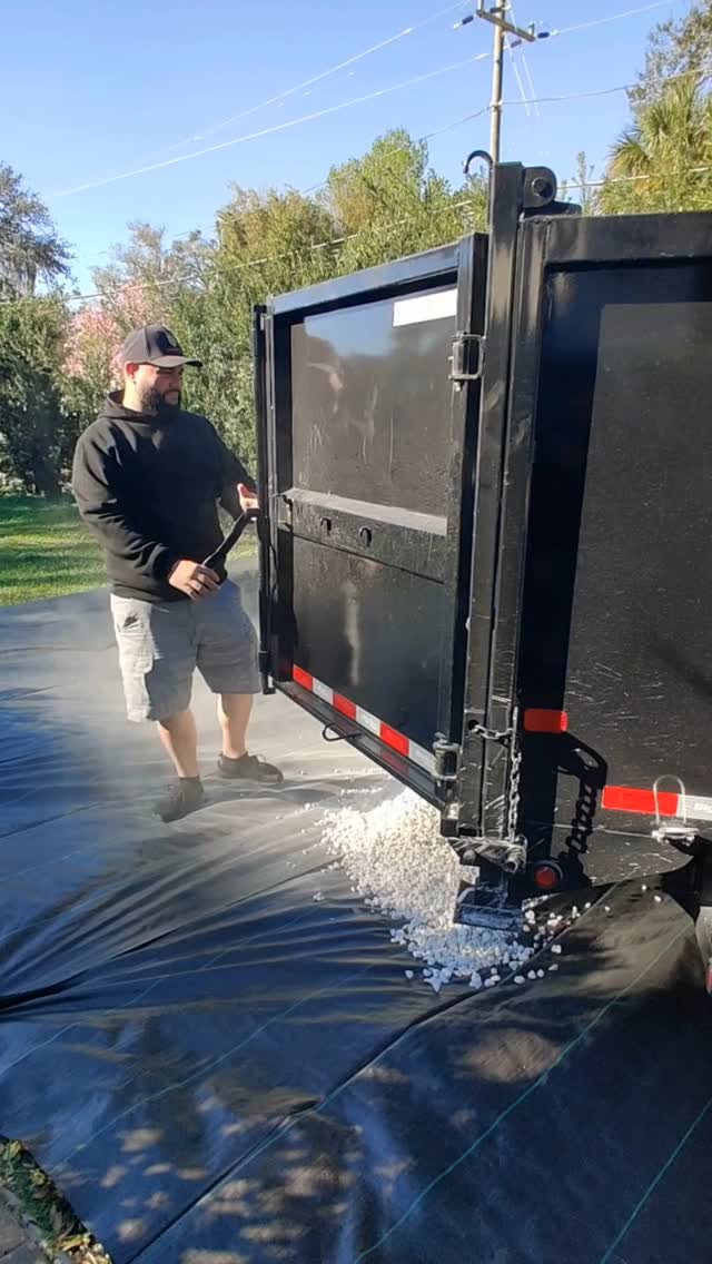 Friday’s built on solid ground.
We deliver sand, rocks & more across Central Florida — right on time, every time.
Let’s get it done. 💪
📞 689-299-5858
#GoldNites #SolidFridays #CentralFloridaHauling #SandDelivery #RockTransport #BuiltStrong
🇪🇸
Los viernes se construyen sobre bases sólidas.
Llevamos arena, piedras y más por toda Central Florida — puntuales, siempre.
¡Vamos a trabajar! 💪
📞 689-299-5858
#GoldNites #ViernesFuertes #EntregaDeArena #TransporteDePiedras #FloridaConstruye